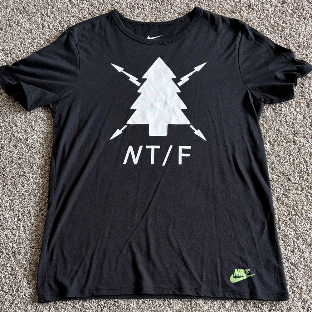 Nike Track and Field Black Tri-Blend Athletic Cut T-shirt - Men's Medium